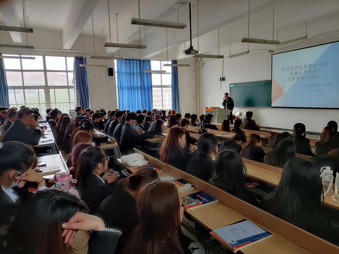 小学教育系举办优秀毕业生经验分享演讲活动